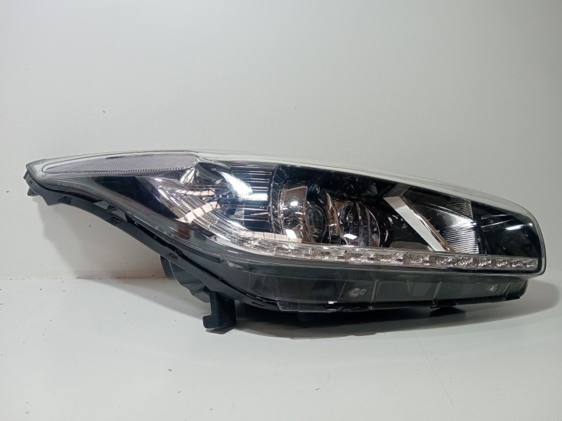 Recambio de faro derecho para kia cee´d (jd) 1.6 gt referencia OEM IAM 92102A2 92102A2 