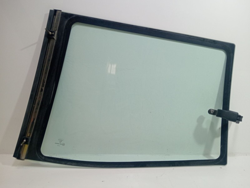 Recambio de luna trasera derecha para nissan terrano ii (r20) 3.0 di 4wd referencia OEM IAM terrano ii  