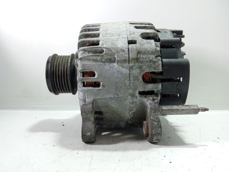 Recambio de alternador para volkswagen golf v (1k1) 1.9 tdi referencia OEM IAM 06F903023C  