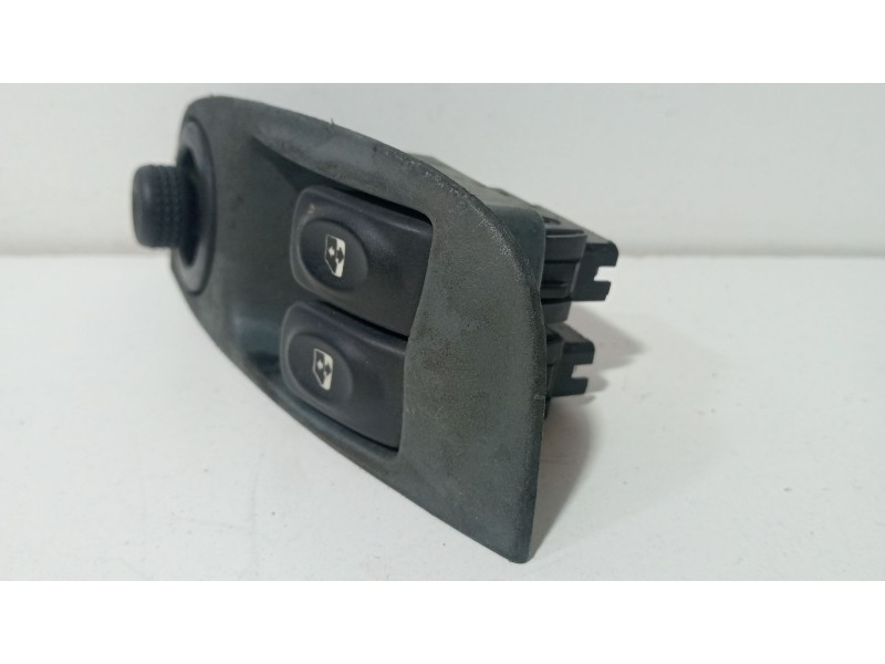 Recambio de mando elevalunas delantero izquierdo para renault megane i scenic (ja0) 1.6 referencia OEM IAM 7700429992  