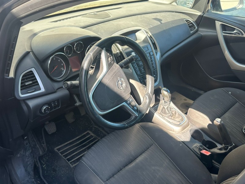 opel astra j (p10) del año 2012