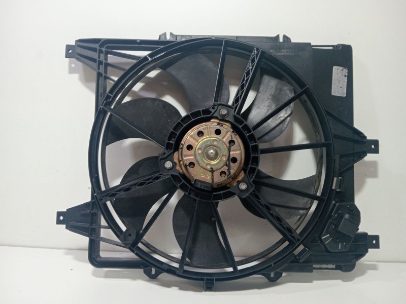 Recambio de electroventilador para renault clio ii (bb_, cb_) 1.4 (b/cb0c, b/cb0s) referencia OEM IAM 7700128659  