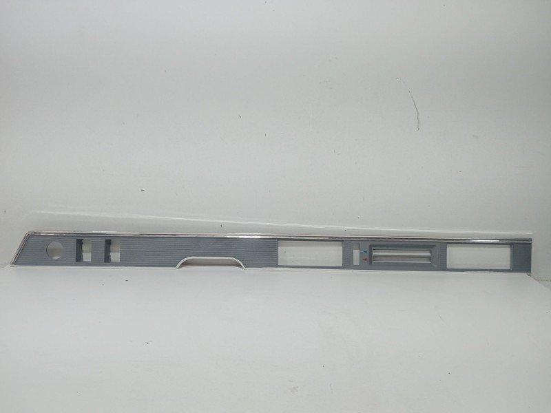 Recambio de moldura para seat 124 1.6 referencia OEM IAM   