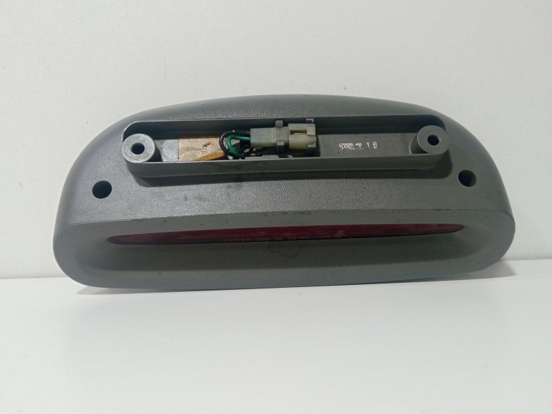 Recambio de luz central de freno para hyundai h 1 starex referencia OEM IAM 927504A0  