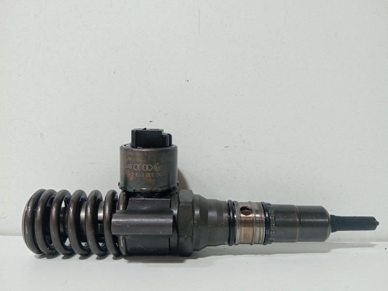 Recambio de inyector para seat leon (1p1) 2.0 tdi referencia OEM IAM 03G130073  