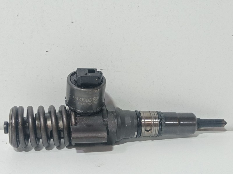 Recambio de inyector para seat leon (1p1) 2.0 tdi referencia OEM IAM 03G130073G  