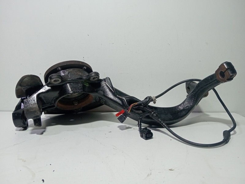 Recambio de mangueta delantera izquierda para volkswagen passat b2 (32b) 2.2 referencia OEM IAM 8D0407257AM  