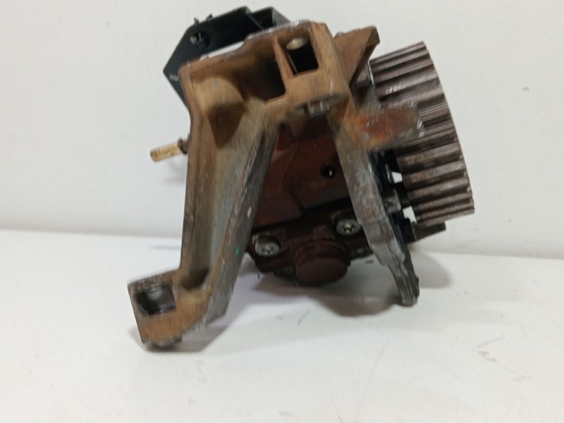 Recambio de bomba inyeccion para citroën c4 berlina 1.4 16v referencia OEM IAM 9683703780  