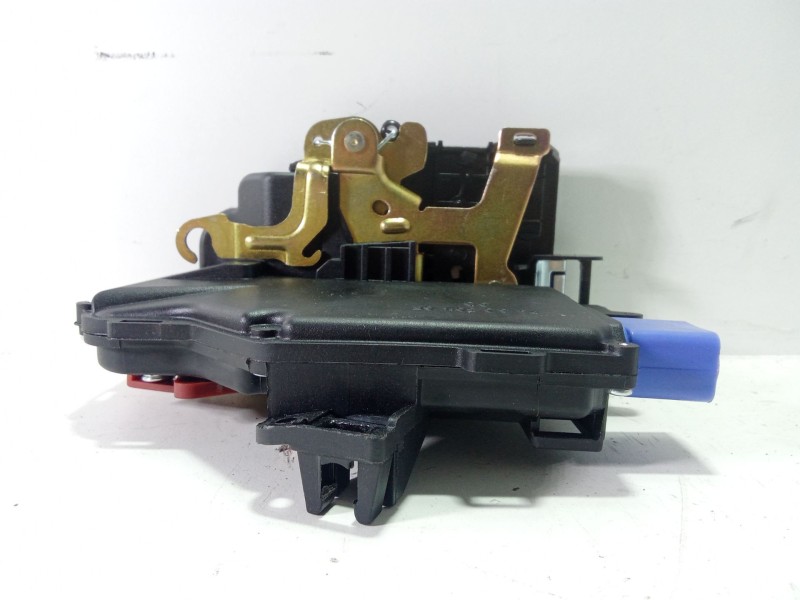Recambio de cerradura puerta trasera izquierda para volkswagen golf v (1k1) 2.0 tdi referencia OEM IAM 7LO839015A  