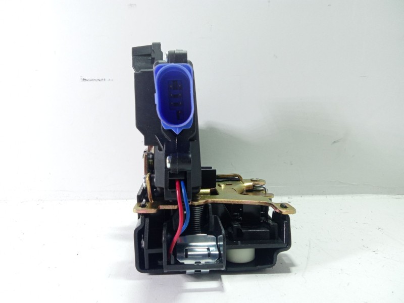 Recambio de cerradura puerta trasera izquierda para volkswagen golf v (1k1) 2.0 tdi referencia OEM IAM 7LO839015A  