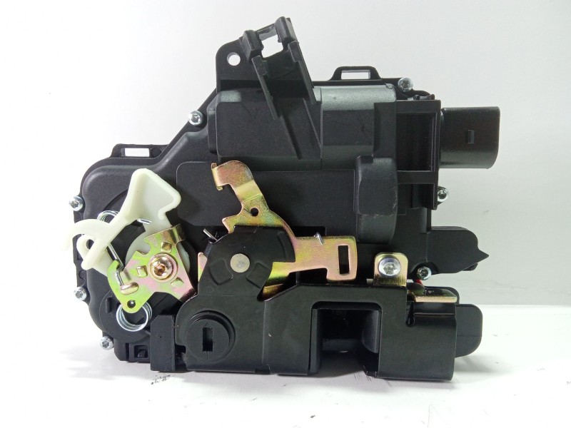 Recambio de cerradura puerta trasera izquierda para volkswagen golf iv (1j1) 1.9 tdi referencia OEM IAM 3B4839015A  
