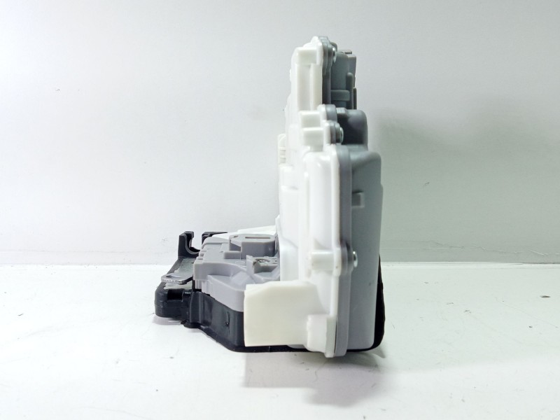 Recambio de cerradura puerta delantera izquierda para seat ibiza (6j5) 1.9 tdi referencia OEM IAM 3C1837015A   Recambio de cerradura puerta delantera izquierda para seat ibiza (6j5) 1.9 tdi referencia OEM IAM 3C1837015A