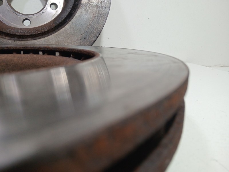 Recambio de juego de discos freno delanteros para land rover discovery iv (l319) 3.0 sdv6 4x4 referencia OEM IAM Motor 306DT  