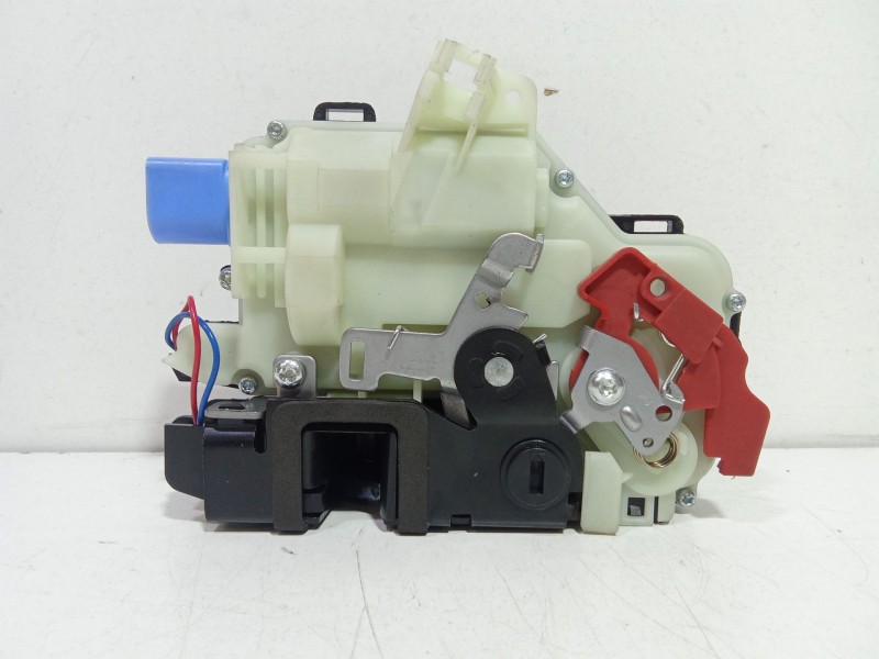 Recambio de cerradura puerta trasera derecha para seat ibiza (6k) 1.4 16v referencia OEM IAM 3B483916AG   Recambio de cerradura puerta trasera derecha para seat ibiza (6k) 1.4 16v referencia OEM IAM 3B483916AG