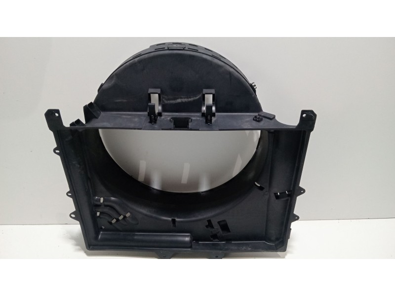 Recambio de envolvente electroventilador para land rover discovery iv (l319) 3.0 sdv6 4x4 referencia OEM IAM AH328K619AC  