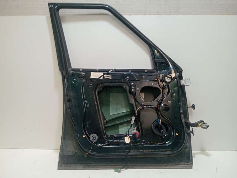 Recambio de puerta delantera izquierda para land rover discovery iv (l319) 3.0 sdv6 4x4 referencia OEM IAM 702744  