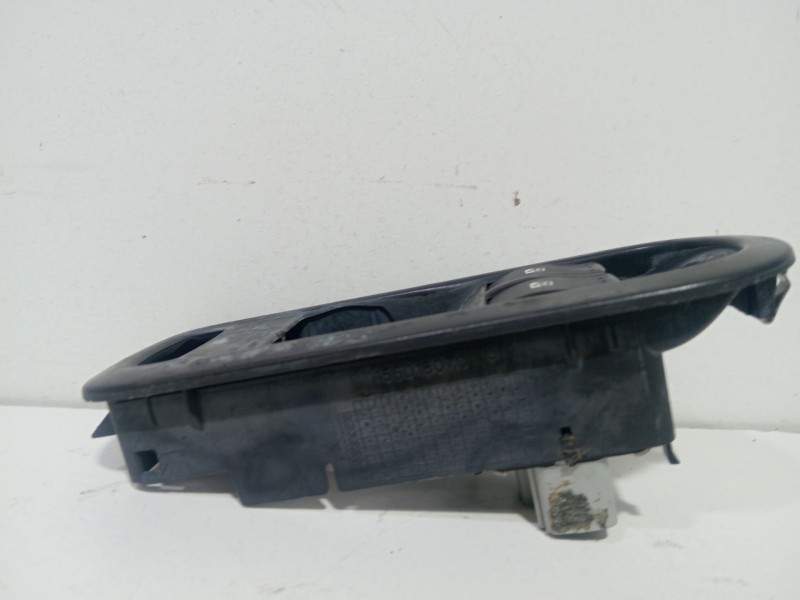 Recambio de mando elevalunas delantero izquierdo para renault megane ii (bm0/1_, cm0/1_) 1.4 16v (bm0b, cm0b) referencia OEM IAM Recambio de mando elevalunas delantero izquierdo para renault megane ii (bm0/1_, cm0/1_) 1.4 16v (bm0b, cm0b) referencia OEM IAM