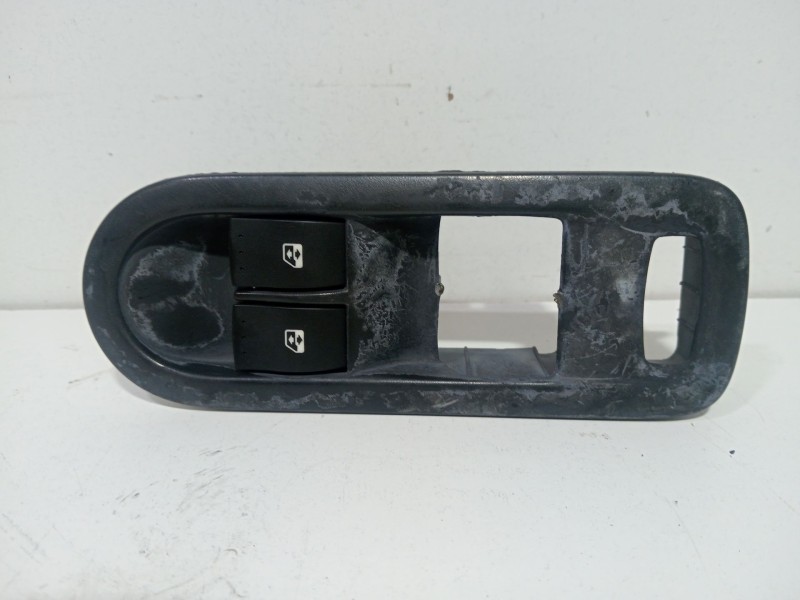 Recambio de mando elevalunas delantero izquierdo para renault megane ii (bm0/1_, cm0/1_) 1.4 16v (bm0b, cm0b) referencia OEM IAM Recambio de mando elevalunas delantero izquierdo para renault megane ii (bm0/1_, cm0/1_) 1.4 16v (bm0b, cm0b) referencia OEM IAM