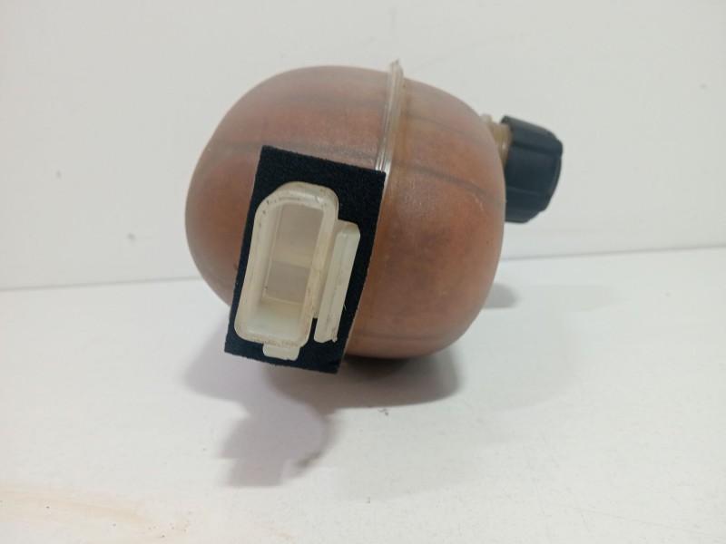 Recambio de deposito expansion para renault trafic furgón 1.6 dci diesel referencia OEM IAM 7700312900   Recambio de deposito expansion para renault trafic furgón 1.6 dci diesel referencia OEM IAM 7700312900