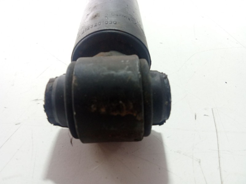 Recambio de amortiguador trasero izquierdo para mercedes-benz clase a (w176) a 180 cdi (176.000) referencia OEM IAM A2043260598 