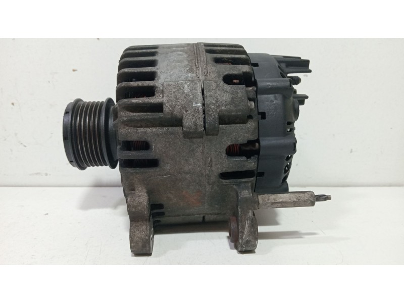 Recambio de alternador para audi a4 avant (8e) referencia OEM IAM 06F903023c  
