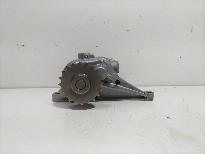 Recambio de bomba aceite para mercedes-benz clase c (w203) c 220 cdi (203.006) referencia OEM IAM A6111810047  