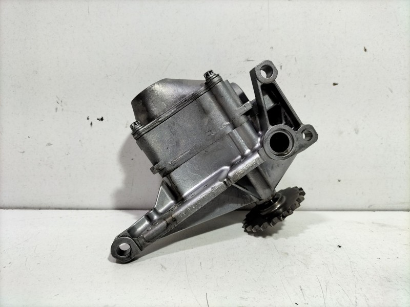 Recambio de bomba aceite para mercedes-benz clase c (w203) c 220 cdi (203.006) referencia OEM IAM A6111810047  