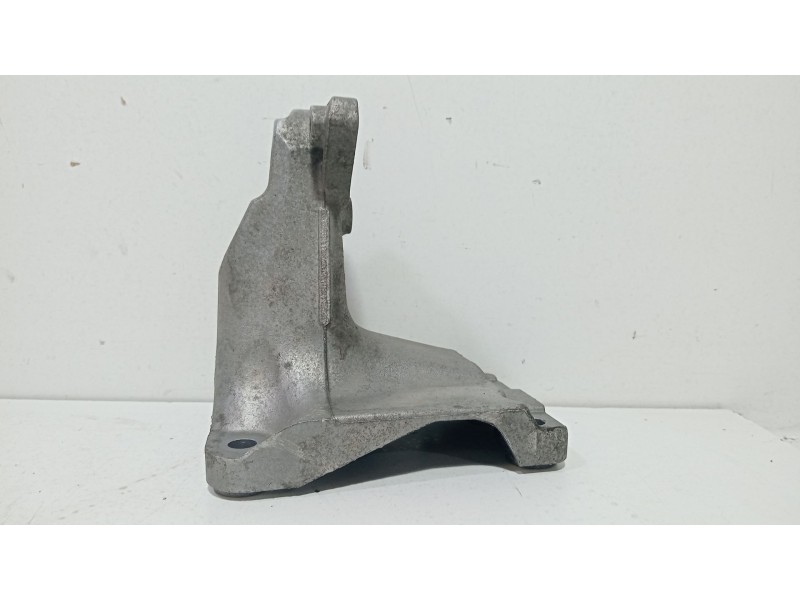 Recambio de soporte motor derecho para bmw serie 1 berlina (e81/e87) 118d referencia OEM IAM 22116788612  