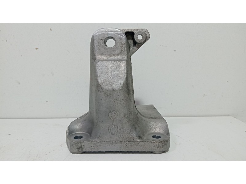 Recambio de soporte motor derecho para bmw serie 1 berlina (e81/e87) 118d referencia OEM IAM 22116788612  