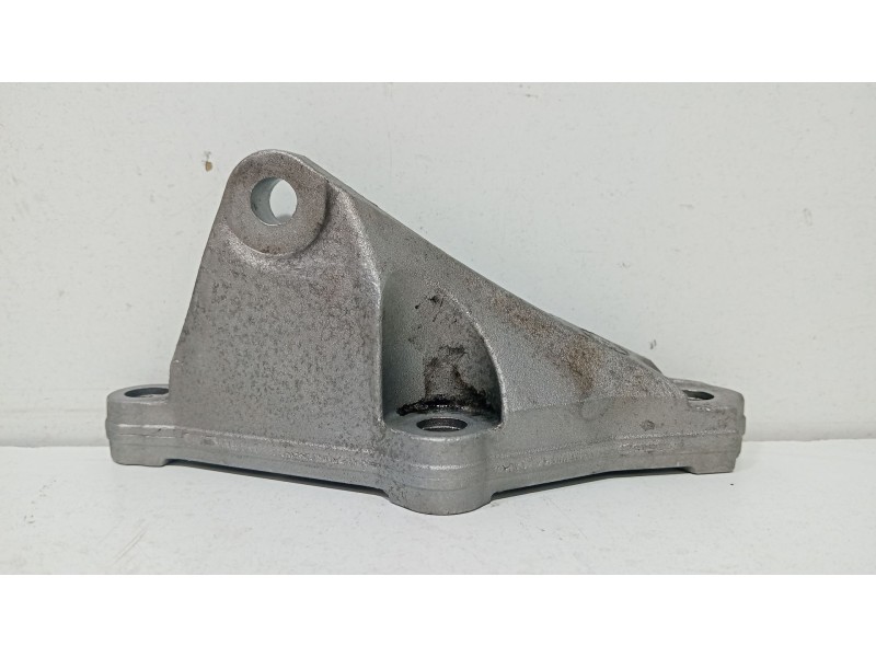 Recambio de soporte motor para bmw serie 5 berlina (e60) 520d referencia OEM IAM 13517810698  