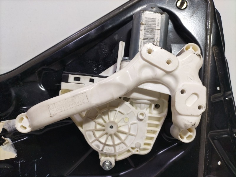 Recambio de elevalunas trasero izquierdo para land rover discovery iv (l319) 3.0 sdv6 4x4 referencia OEM IAM AH2227001AA  