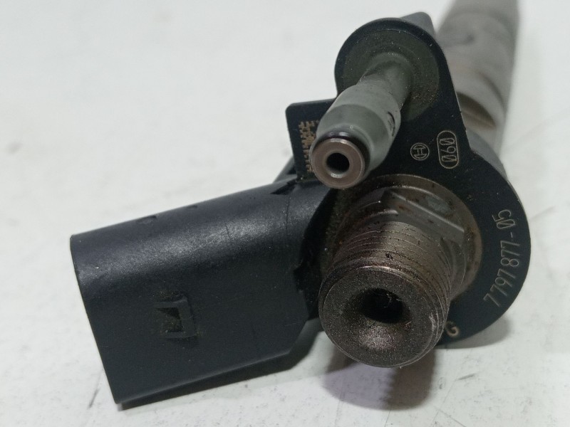 Recambio de inyector para bmw serie 3 berlina (e90) 320d referencia OEM IAM 7797877  