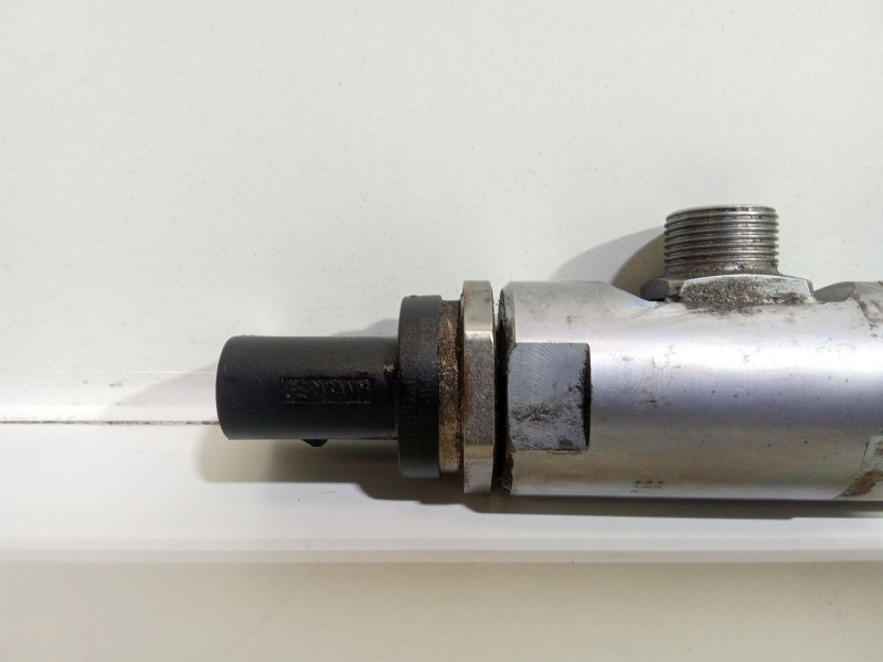 Recambio de rampa inyectora para bmw serie 3 berlina (e90) 320d referencia OEM IAM 780912801  