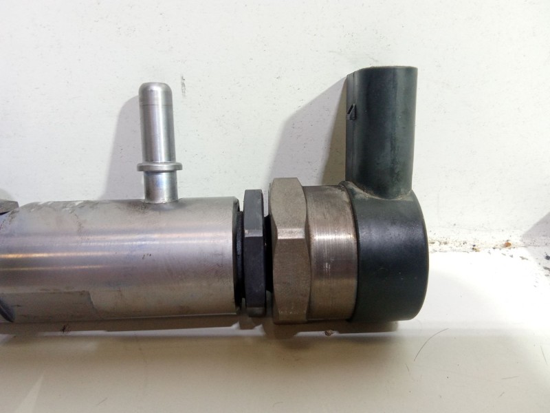 Recambio de rampa inyectora para bmw serie 3 berlina (e90) 320d referencia OEM IAM 780912801  