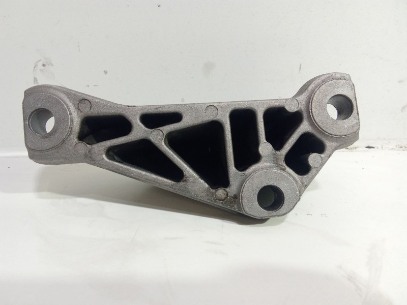 Recambio de soporte motor para bmw serie 3 berlina (e90) 320d referencia OEM IAM 13517804376  