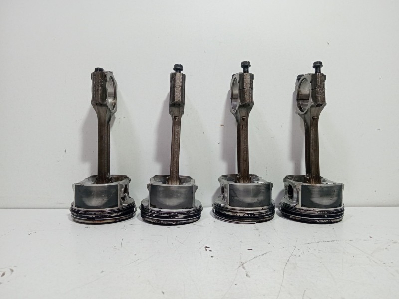 Recambio de juego 4 pistones para renault laguna iii (bt0/1) 2.0 16v turbo referencia OEM IAM M4RC704  