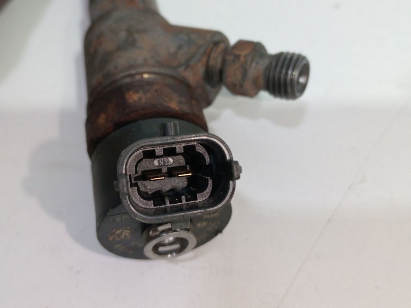 Recambio de inyector para iveco daily iv furgoneta 35c12 v, 35c12 v/p, 35s12 v, 35s12 v/p referencia OEM IAM 0445110273  