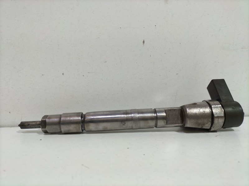 Recambio de inyector para mercedes-benz vito (w638) caja cerrada 113  (638.014) referencia OEM IAM A6110700687  