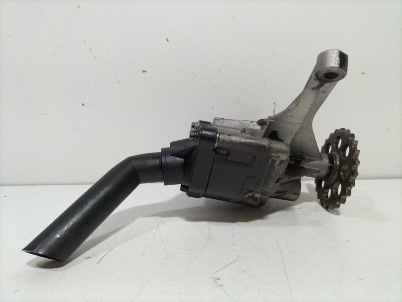 Recambio de bomba aceite para mercedes-benz vito (w638) caja cerrada 110 cdi  (638.094) referencia OEM IAM 6061810801  