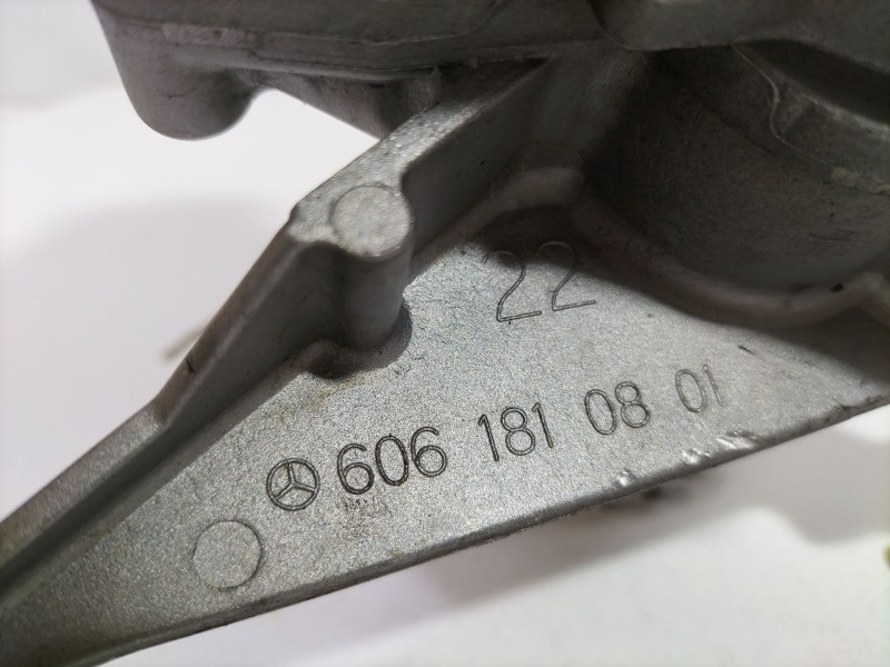 Recambio de bomba aceite para mercedes-benz vito (w638) caja cerrada 110 cdi  (638.094) referencia OEM IAM 6061810801  