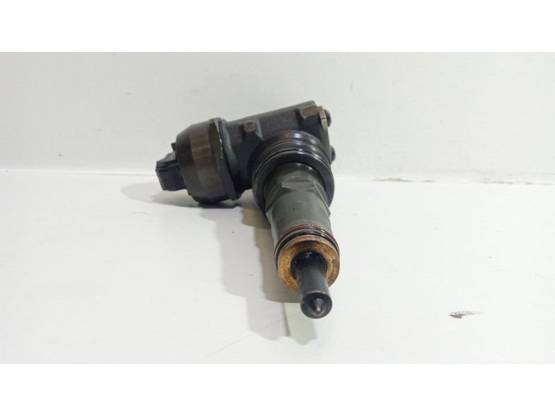 Recambio de inyector para volkswagen polo (9n1) highline referencia OEM IAM 038130073AJ   Recambio de inyector para volkswagen polo (9n1) highline referencia OEM IAM 038130073AJ