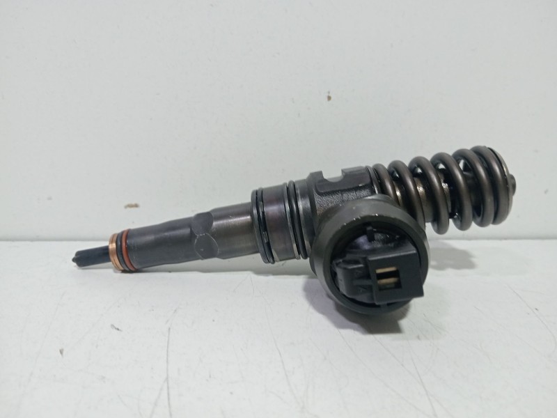 Recambio de inyector para seat leon (1m1) 1.9 tdi referencia OEM IAM 038130073AA  