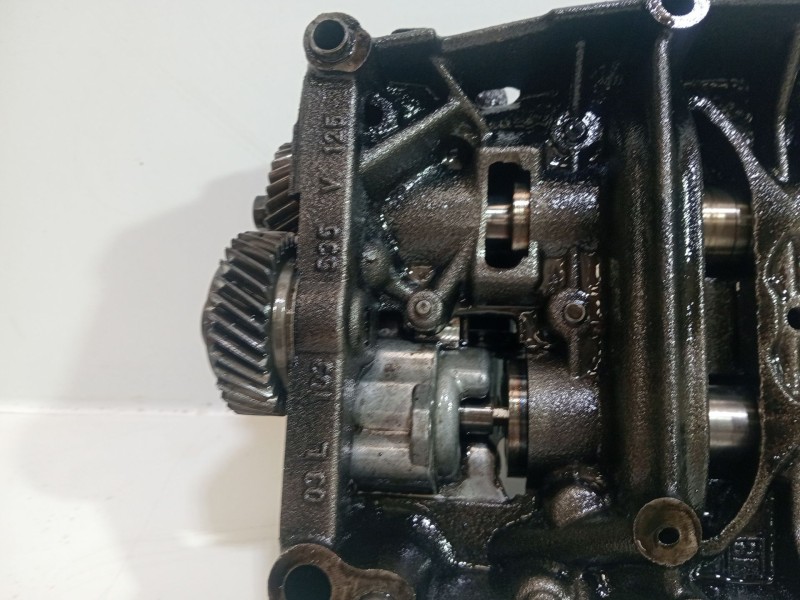 Recambio de bomba aceite para audi a1 (8x1, 8xk) 2.0 tdi referencia OEM IAM 03L103535  