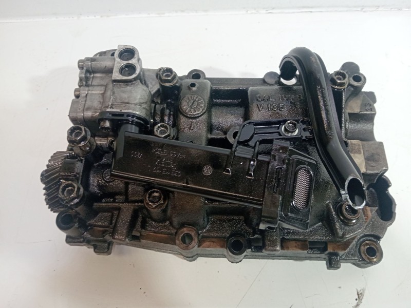 Recambio de bomba aceite para audi a1 (8x1, 8xk) 2.0 tdi referencia OEM IAM 03L103535  