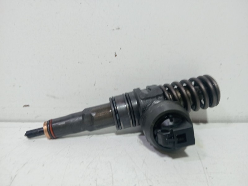 Recambio de inyector para volkswagen golf v (1k1) 1.9 tdi 4motion referencia OEM IAM 038130073AG  