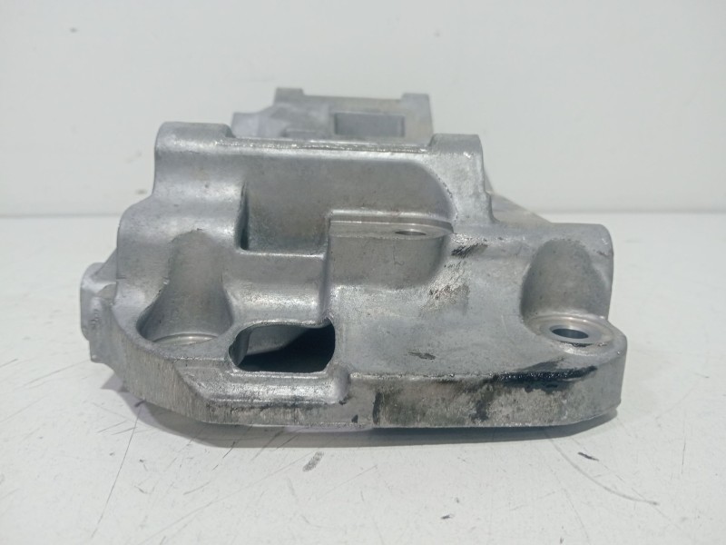 Recambio de soporte alternador para bmw serie 1 lim. (f20) 116d referencia OEM IAM 1116850686305  