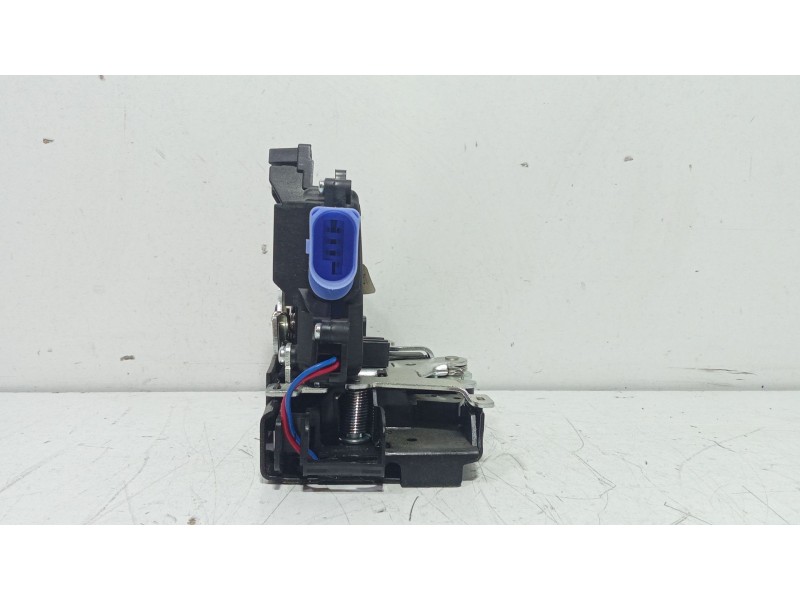 Recambio de cerradura puerta trasera izquierda para volkswagen golf v (1k1) 1.9 tdi referencia OEM IAM 7L0839015D  