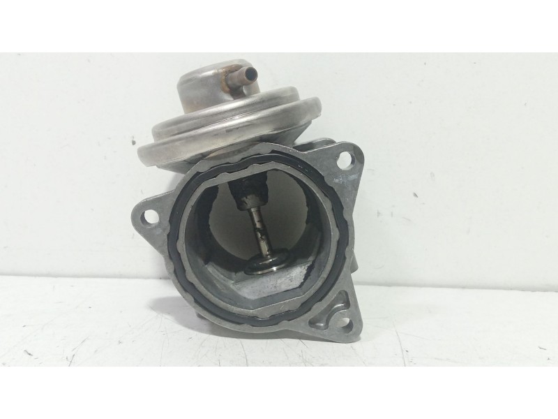 Recambio de valvula egr para volkswagen golf v (1k1) 1.9 tdi referencia OEM IAM 038129637D  
