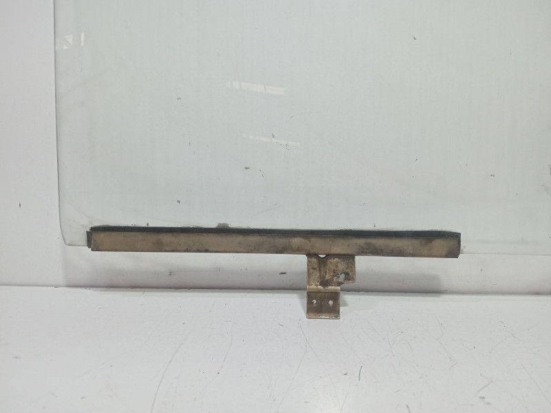 Recambio de luna delantera izquierda para seat 124 2.0 referencia OEM IAM seat 124  