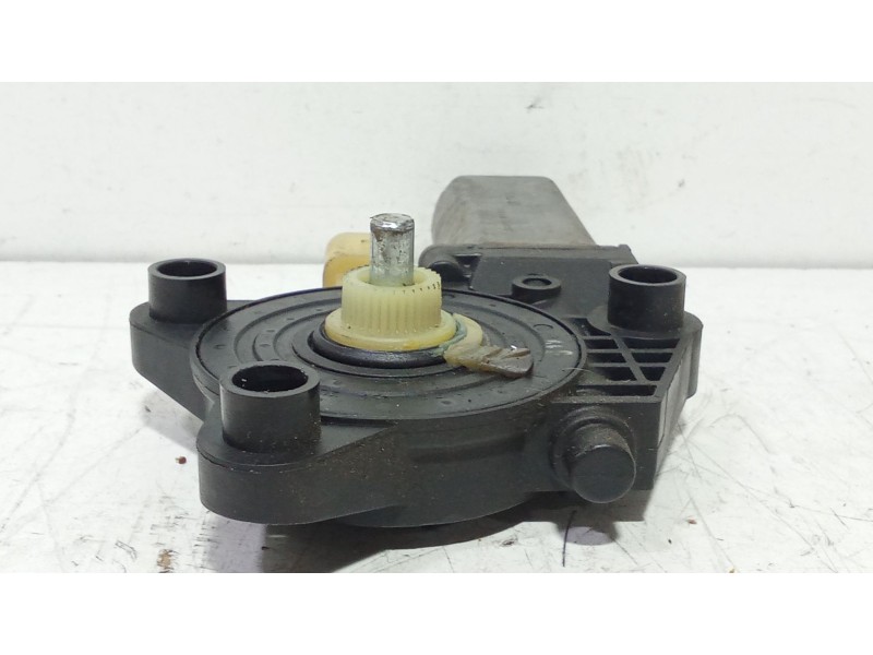 Recambio de motor elevalunas trasero derecho para mercedes-benz clase c (w203) berlina 220 cdi (203.006) referencia OEM IAM 0130